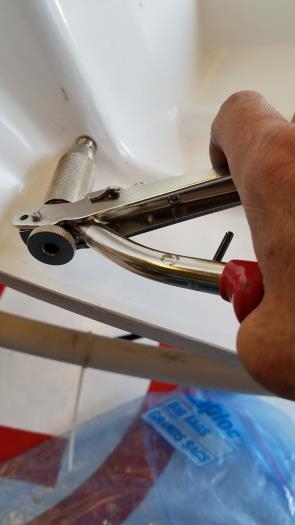 Installing snap rivets