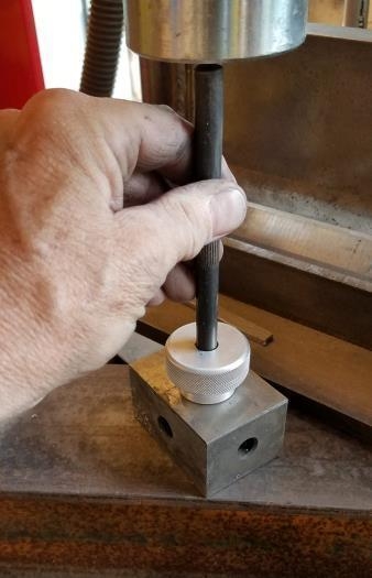 Pressing of bolt on hydraulic press