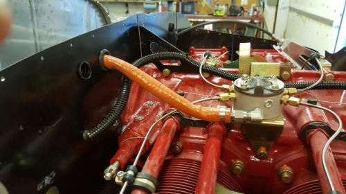 Fuel line connected to the distribution spider