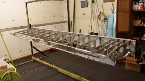 R. wing with rear spar cleko'd