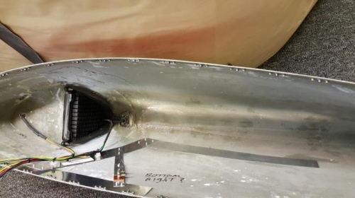 VOR antenna in R wingtip.