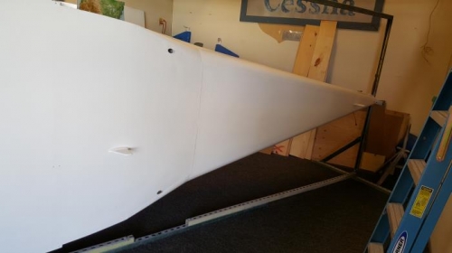 Transponder and ADSB antennas on the bottom