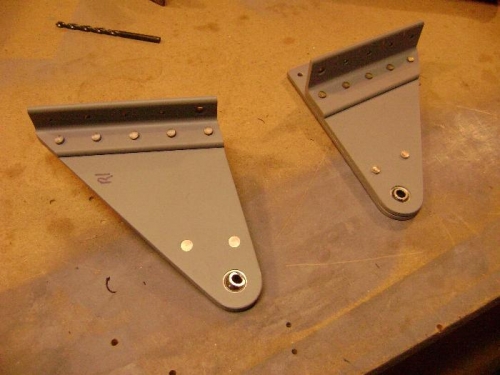 Aileron brackets for the right wing - view 1