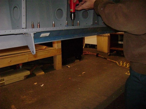 Match-drilling the gap seal to the rear spar (left wing)