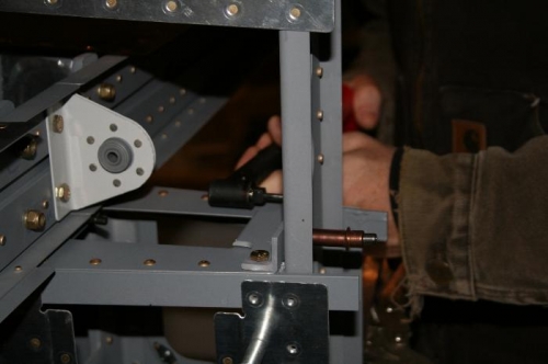 Use the 90 attachement to drill #30 the upper VS rear spar attach bolt holes (2).