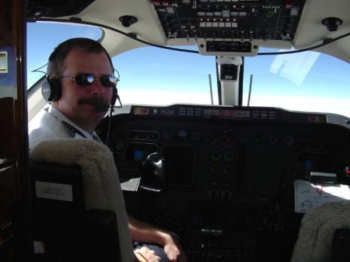 Me at my day job (Beechjet 400A) back in '06, I'm now in the Falcon 2000.