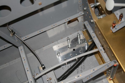 Comm antenna mounted on the right side aft of the spar.