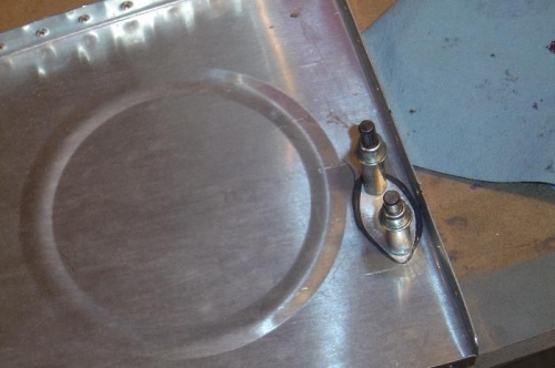 Tooling hole cover for the outboard ribs