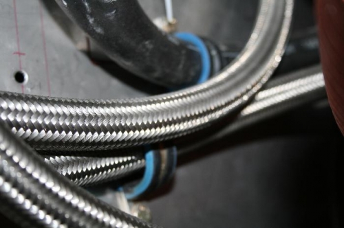Clamps retaining two of the inverted oil lines (blue)