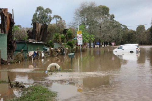 Friday morning in Darraweit. Last night that van was underwater...