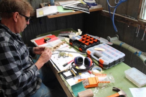 Rivetting up nutplates