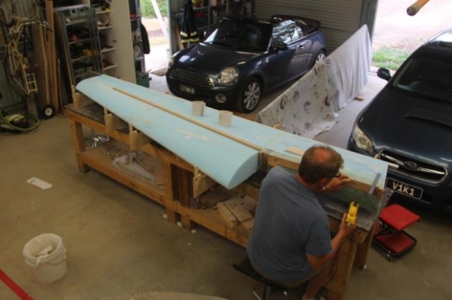 Fitting dam to leading edge