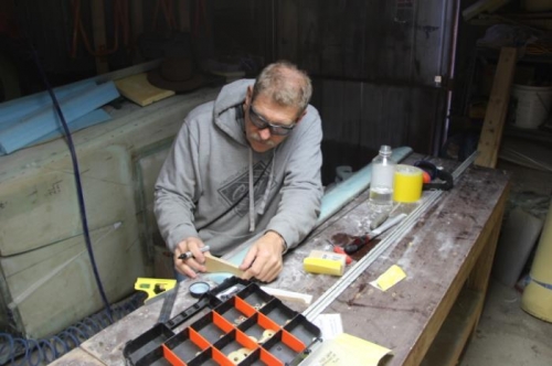 Checking profile, and marking trimline for TE