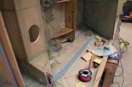 Rear armrest flange form