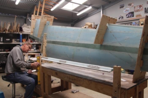 Checking left Aileron balance