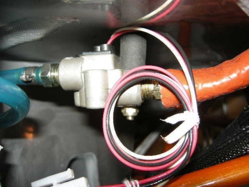 Also the fuel-return line has his Return Flow Transducer