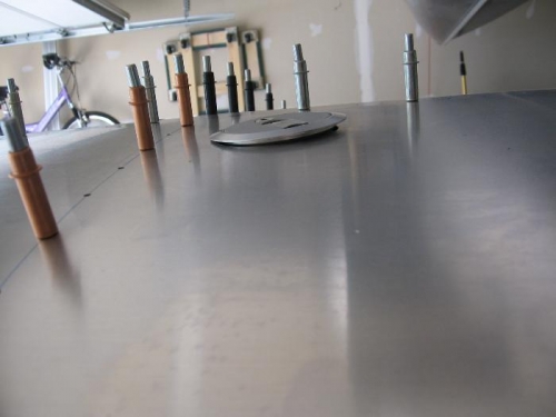 fuel filler cap on leading edge skin