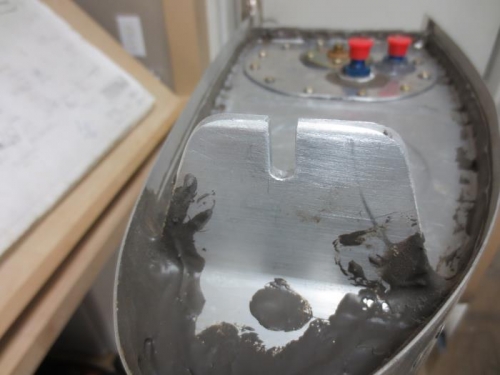 Slot in tank bracket