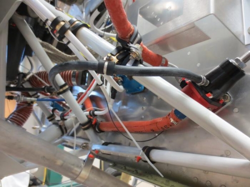 Pressure line to fuel regulator