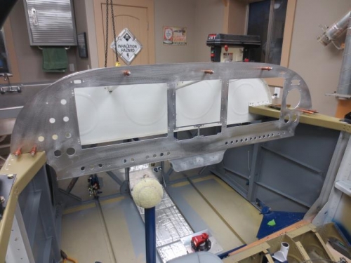 Throttle bracket installed on instrument panel