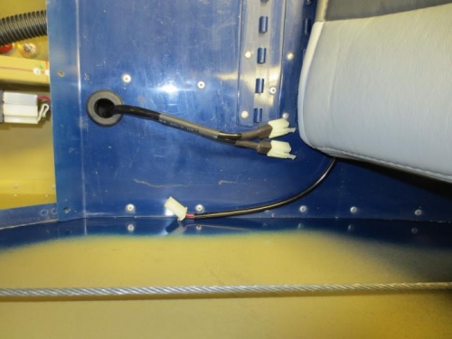 Seat cushion connection