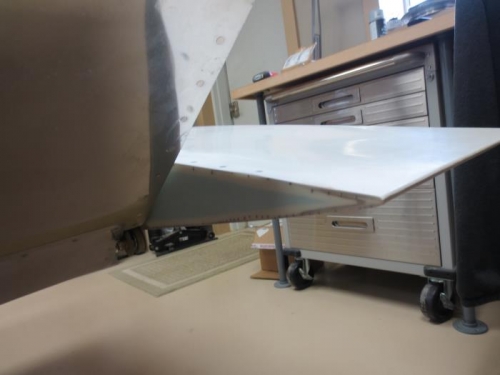 Right wing tip end closed