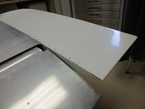 Right wing tip closed 1