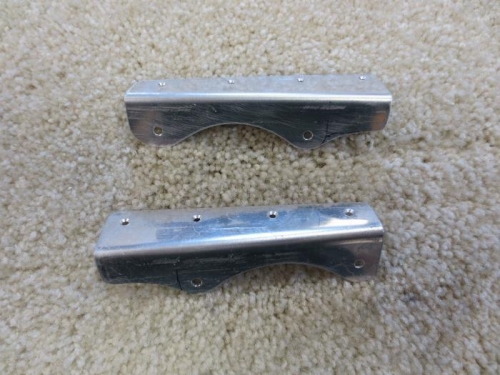 Brackets for the side vents