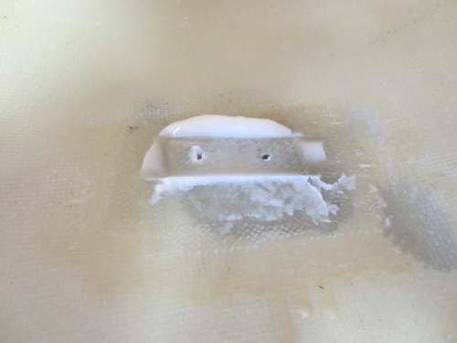 Bedding fastener inside of wheel pant