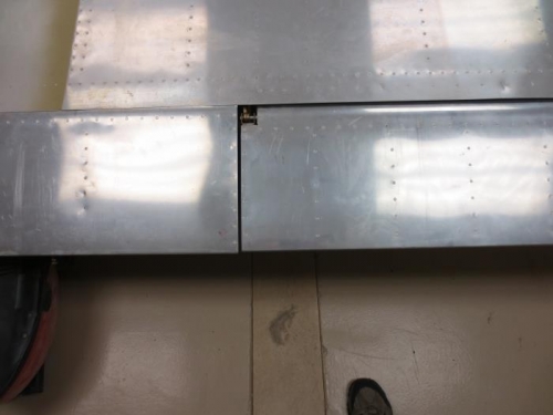 Right flap and aileron gap