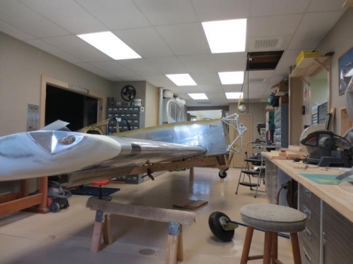 Raising front end of aircraft