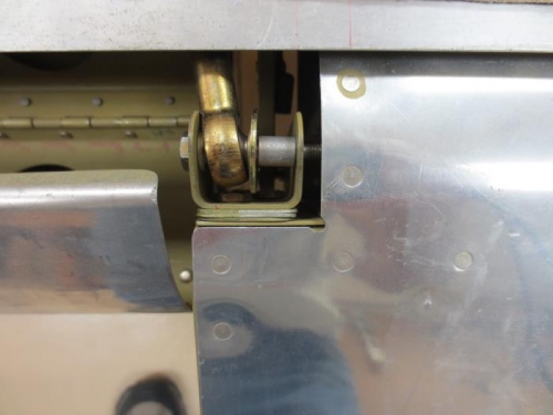 Aileron linkage connection