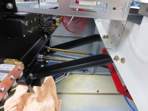 Overhead view of throttle braces