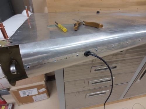 Rear postion light wire in rudder