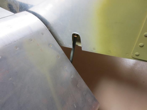 Left flap control rod