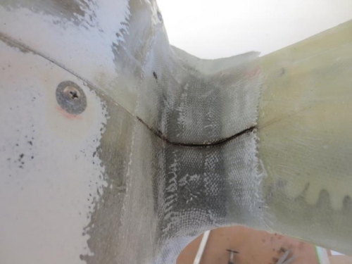 Splitting right gear wheel pant fairing top side