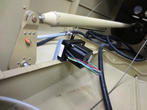 Elevator servo front view