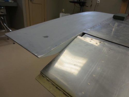 Left wing tip topside