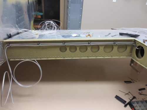 Pitot tube running down the wing root