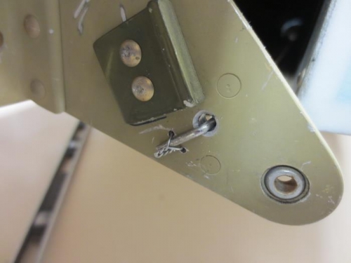 Left flap hinge safetied