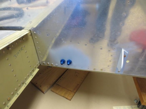 Right fuel supply and return