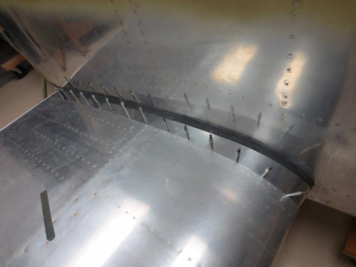 Right wing fairing top side