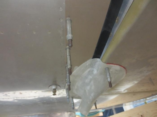 Right wing fairing bottom side