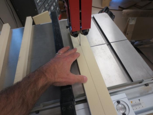 Cutting gear leg leading edge stiffeners