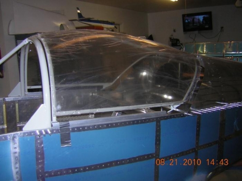 Canopy on frame pilot side