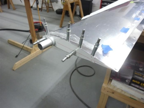 Fitting the end rib, note centerline clecos