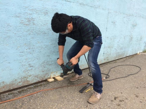Kai - hammering out concrete sill