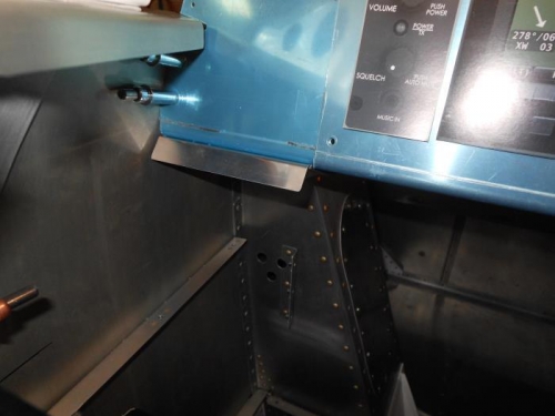 Forward console support bracket.