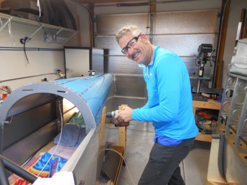 Darren helping me finish the aft fuse top skn.