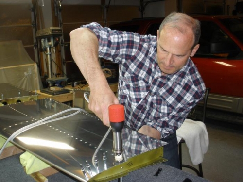 Riveting the skin to the ouboard rib.